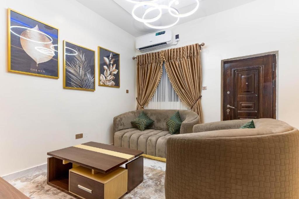 God'S Touch Apartments Remi Fani Kayode Gra. Ikeja Dış mekan fotoğraf