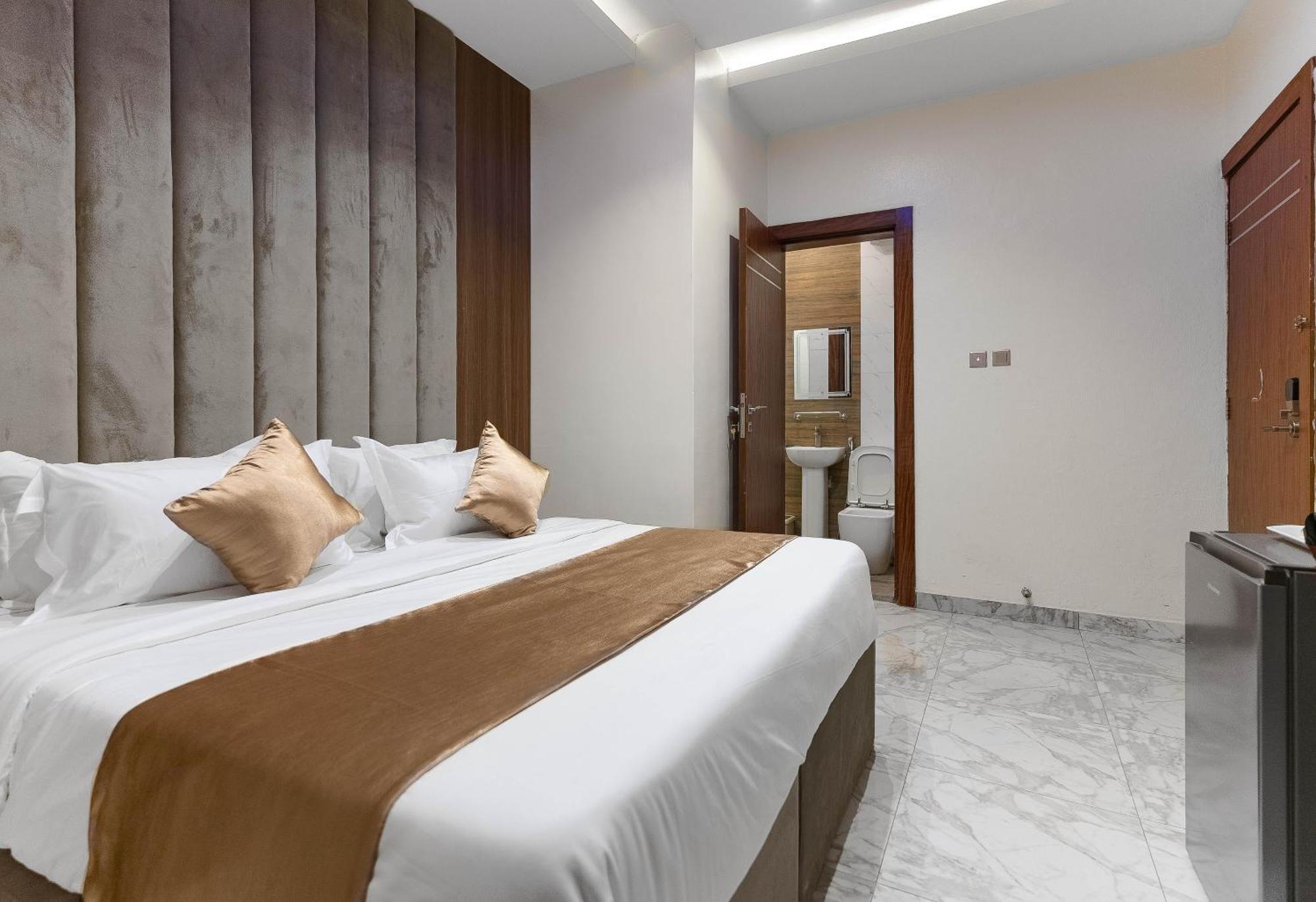 God'S Touch Apartments Remi Fani Kayode Gra. Ikeja Dış mekan fotoğraf