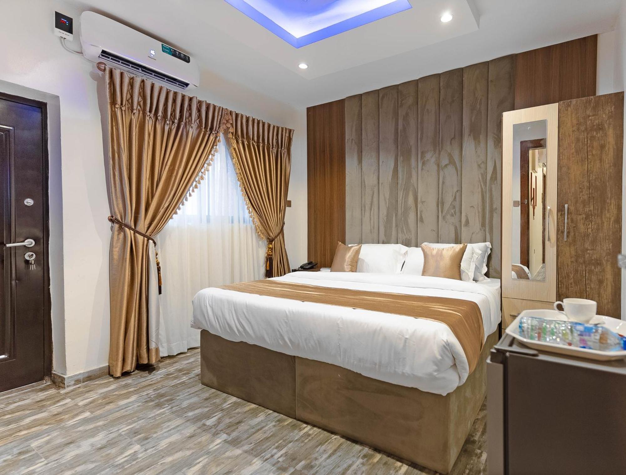 God'S Touch Apartments Remi Fani Kayode Gra. Ikeja Dış mekan fotoğraf